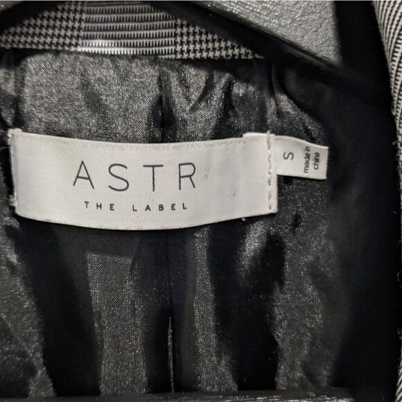 ASTR The Label | Glen Check Double-Breasted Blazer - Picture 5 of 9